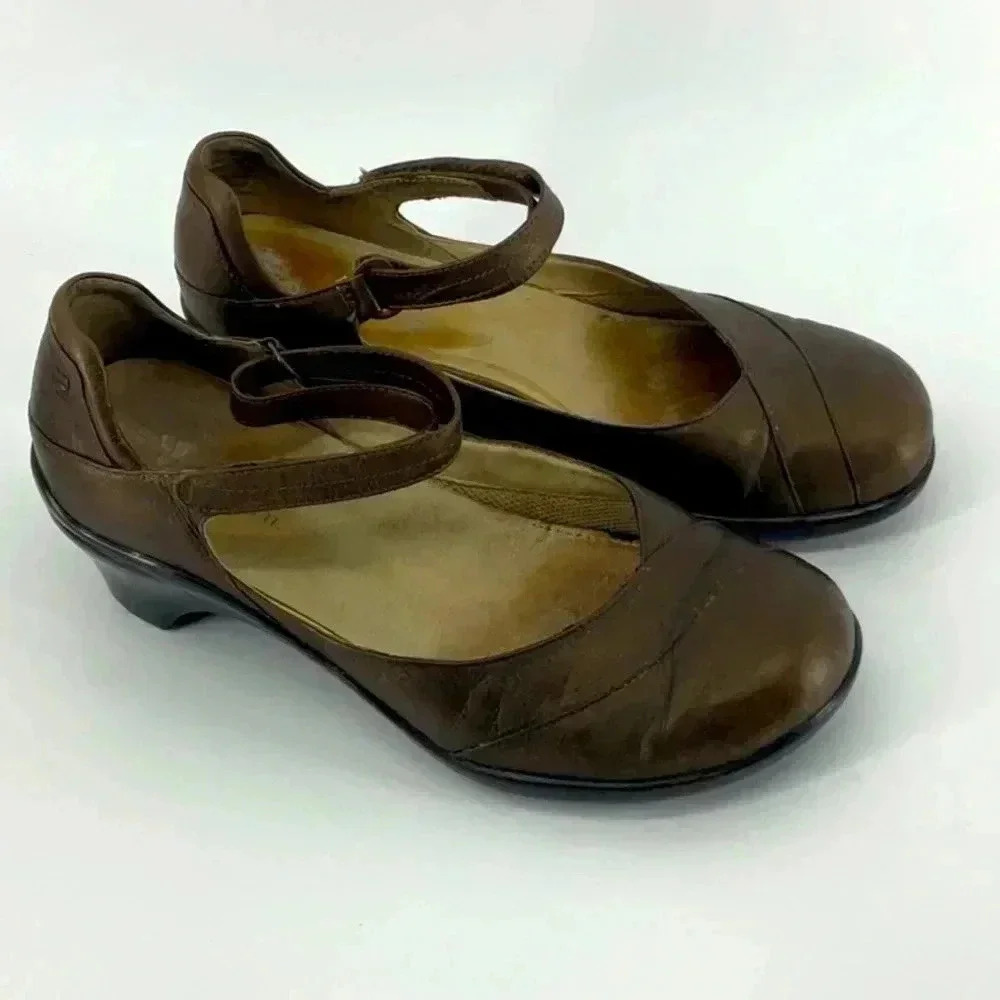 ARAVON  LEATHER MARY JANES SHOES